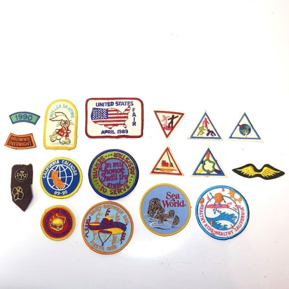 Vintage Girl Scouts Embroidered Patches Badges Assortment Set 1990 - Picture 1 of 5